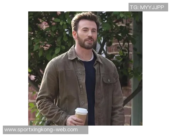 埃文斯度假时接到弗莱彻电话与卡里克鲁尼共度时光